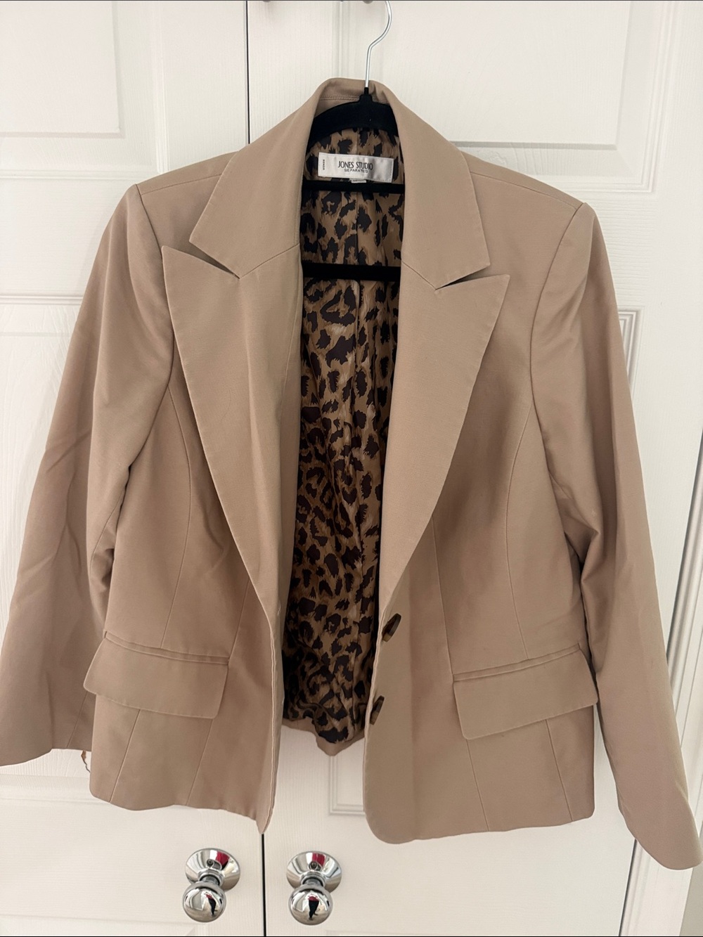 Jones New York Beige Blazer with Leopard-Print Lining
